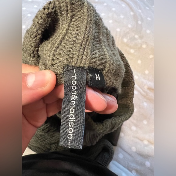 Knitted Green Pullover - Picture 8 of 8